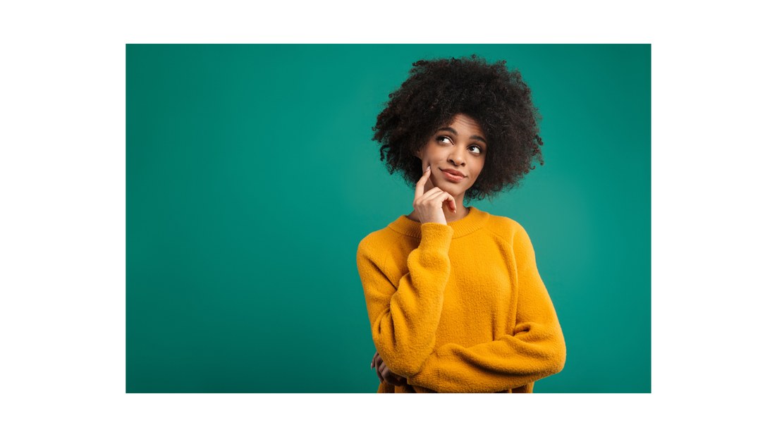 Femme réfléchissant à son projet de financement