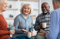 Seniors partageant un moment convivial